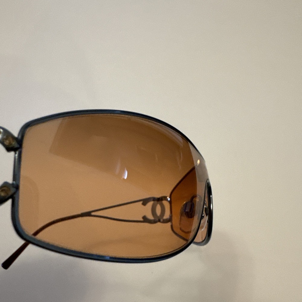 Authenticated Chanel Shield Sunglasses Swarovski Crystals CC 4073 B with Case - Picture 6 of 11
